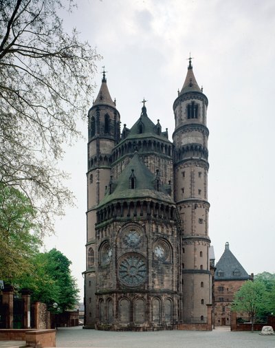 ロマネスク美術：サン・ピエトロ大聖堂の後陣の様子（11～13世紀） ドイツ・ヴォルムス 作： Romanesque