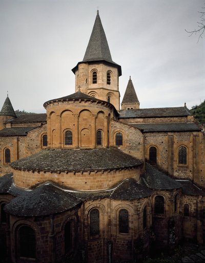 ロマネスク美術：コンクのサント・フォイ（Sainte-Foy）修道院の教会の様子 作： Romanesque