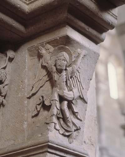 南ポータル：天使が吉報を伝える（オリファントを持った天使）（彫刻 作： Romanesque