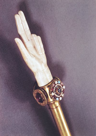 聖デニスの宝物からのフランス王の正義の手（象牙と貴石）（110931も参照） 作： Romanesque