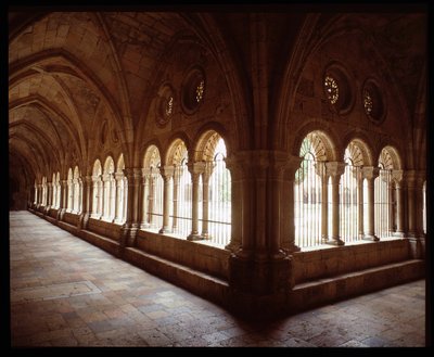 タラゴナのカテドラル・サント・テークル（Sainte-Thecle）の回廊の眺め 作： Romanesque