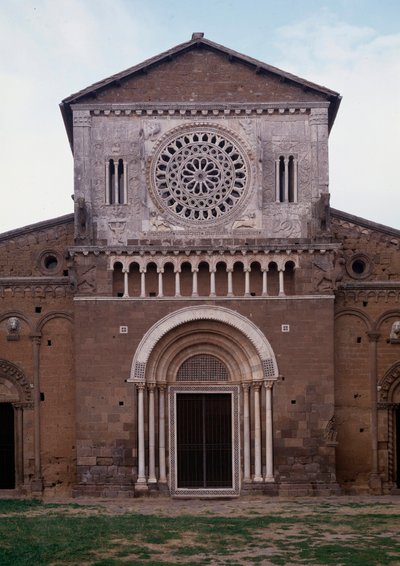 View of the church of San Pietro (ca. 1250, restauree 1870) Tuscania, italy (Facade of the church of St Peter (San Pietro), built around 1250 and restored in 1870, Tuscania, Italy) 作： Romanesque