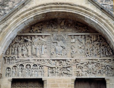 最後の審判のティンパヌムの眺め、楽園と地獄の間のキリスト（彫刻 作： Romanesque