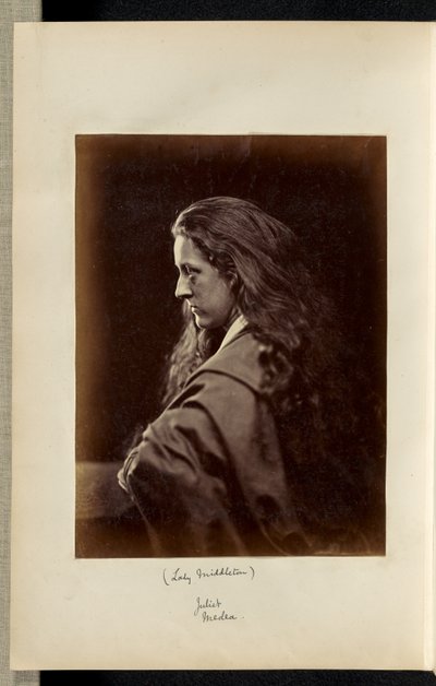 "ジュリエット・メデア "役のミドルトン夫人 作： Ronald Ruthven Leslie Melville