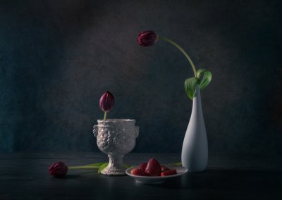 憂鬱なチューリップとイチゴ 作： Rong Wei