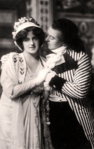 20世紀初頭のメルヴェイユにあるロバート・エヴェット1874-1949とデニス・オーム1885-1960。 作： Rotary Photo