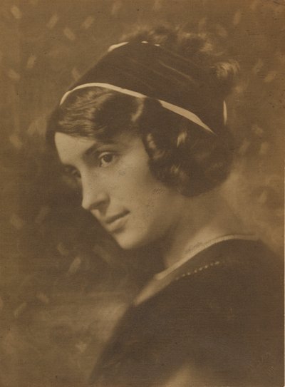 [若い女性の肖像］ 作： Rudolf Duhrkoop