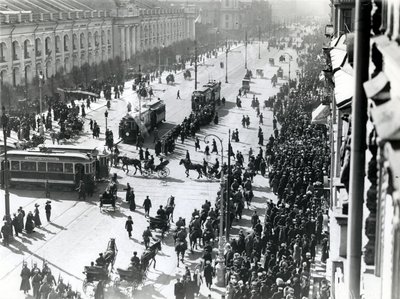 1912年4月、シベリアでのレナの虐殺に対するサンクトペテルブルクでのデモ 作： Russian Photographer