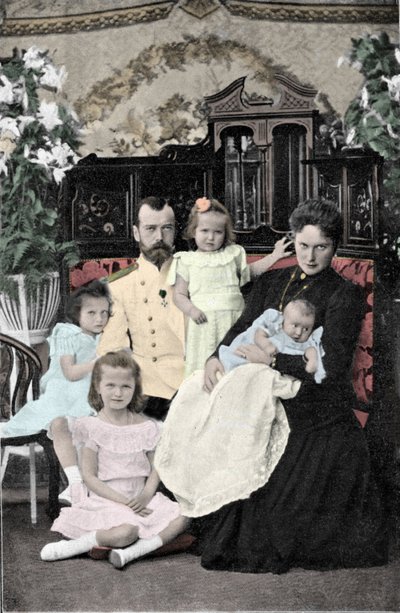 皇帝ニコライ2世（1868-1918）の家族写真 1901-1902年頃 作： Russian Photographer