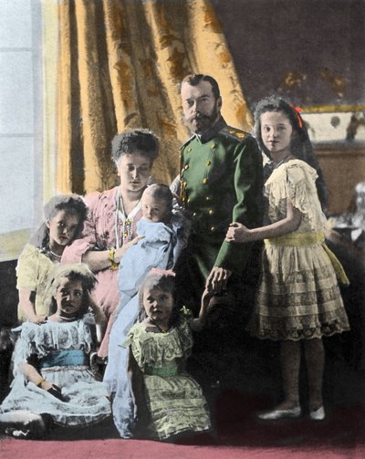 ロシア皇帝ニコライ2世（1868-1918）の家族写真 - 1904-1905年頃撮影 作： Russian Photographer
