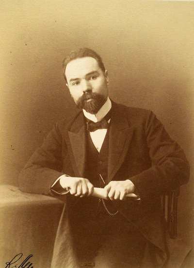 作家・詩人ヴァレリー・ヤコヴレヴィチ・ブリュソフ（1873-1924）の肖像 作： Russian Photographer