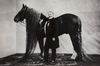 ロシアのサーカス団員、アキム・ニキーチンと馬 作： Russian Photographer