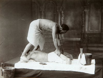 オリエンタルバス。 マッサージ。 アルブミン 写真提供: Dmitri Ivanovich Yermakov (1845-1916) 作： Russian Photographer