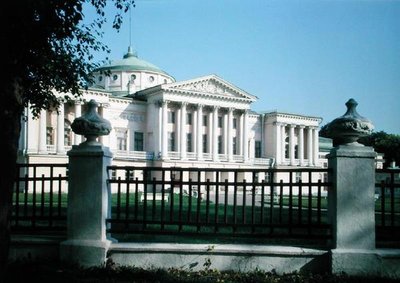 1770年代に建てられたオスタンキノのシェレメーチエフ宮殿 作： Russian School