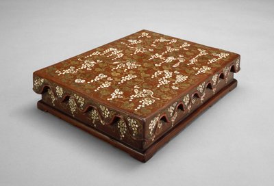 筆記具用の箱（漆、木、真珠層、金） 作： Ryukyuan culture