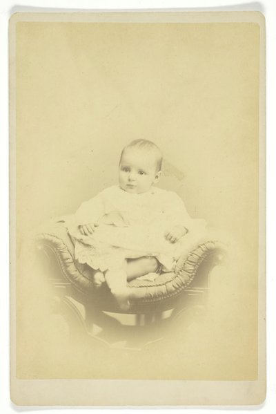 座っている幼児の無題の肖像画、18501899。 作： S. A. Thomas