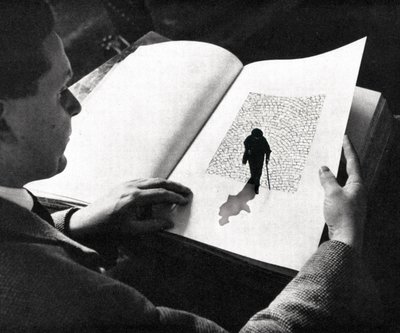 『孤独な旅』を読む男 作： Sammy Slabbinck
