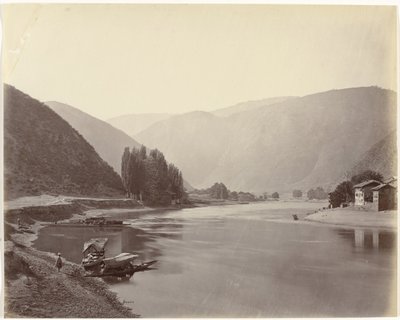 Rivierzicht nabij Baramulla、インド バラムラ、川を見下ろす (原題) 作： Samuel Bourne (signed by artist)