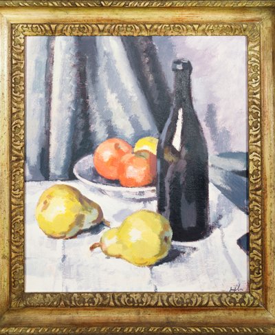 りんご、梨、ドレープテーブルの上の黒いボトル、c.1928 作： Samuel John Peploe