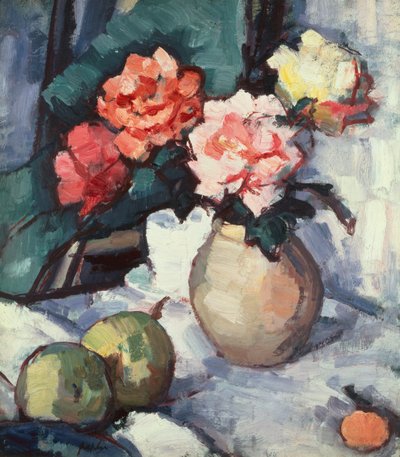 カップ、ソーサー、リンゴと茶色の花瓶に混合されたバラ 作： Samuel John Peploe