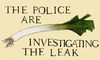 警察が流出事件を調査中 作： サラ・トンプソン-エンゲルス