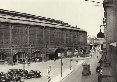 ベルリン：フリードリッヒシュトラーセ駅、フリードリッヒシュトラーセ駅（モノクロ写真 作： Sasha Stone