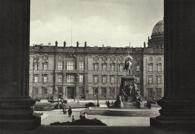 ベルリン。Blick auf Schloss und Lustgarten; View of the Royal Palace and the Lustgarten (b/w photo) 作： Sasha Stone