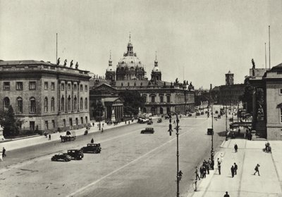 ベルリン。Blick zum Schloss; View towards the Royal Palace (b/w photo) 作： Sasha Stone
