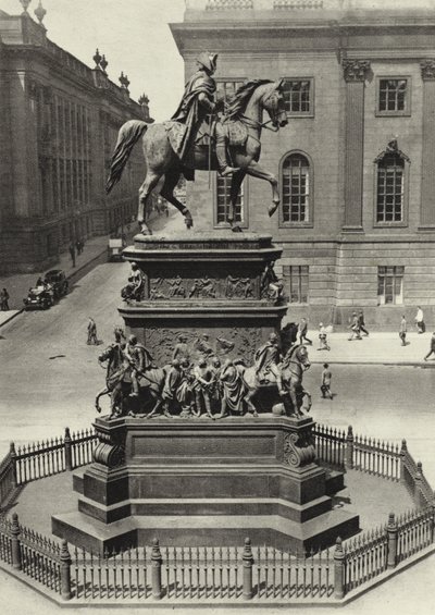 ベルリンDenkmal Friedrichs des Grossen; Frederick the Greatの記念碑（モノクロ写真 作： Sasha Stone