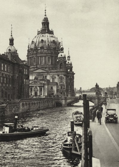 ベルリンDom; Cathedral（モノクロ写真 作： Sasha Stone