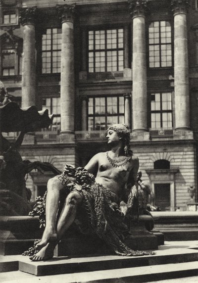 ベルリン。Partie vom Schlossbrunnen; Detail of the R Castle Fountain (bw photo) 作： Sasha Stone
