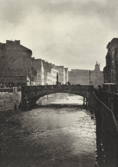 ベルリン：Rossstrassen-Brucke（モノクロ写真 作： Sasha Stone