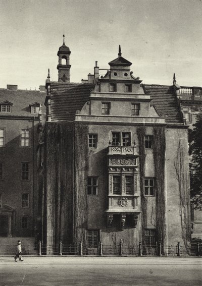 ベルリン：Schloss-Apotheke（モノクロ写真 作： Sasha Stone
