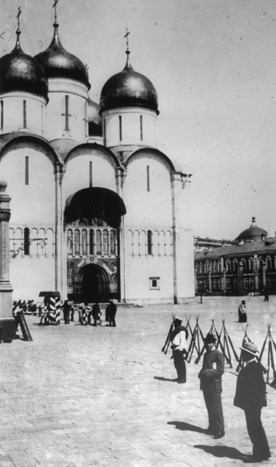 1883年にロシアのモスクワクレムリンにある生神女就寝大聖堂。 作： Scherer Nabholz and Co
