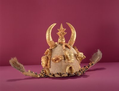 Capacete Asante usado por oficiais, de Gana (ouro e pele de animal) 作： School African