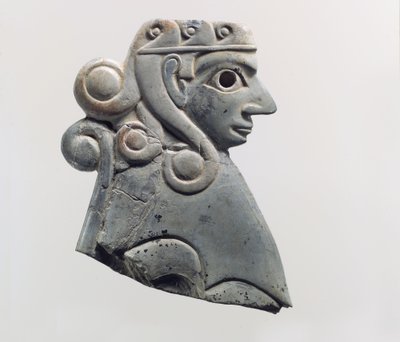 家具用プレート：ハトホル風カールの女性スフィンクス 紀元前18世紀頃 カバの象牙製 作： School Anatolian