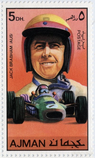オーストラリアの自動車ドライバー、ジャック・ブラバム（1926年生まれ）を象徴するアラブ首長国連邦の切手 作： School Arabic