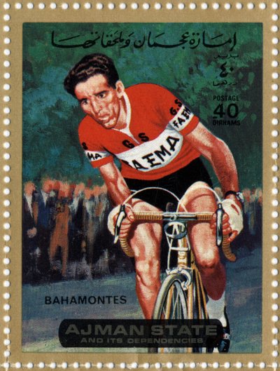 サイクリストのFederico Bahamontes（Ne 1928）を表すUAEの切手。 作： School Arabic