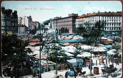 1915年頃、ウィーンのナッシュマルクト（食品市場）を描いたポストカード（カラーリトグラフ）。 作： School Austrian