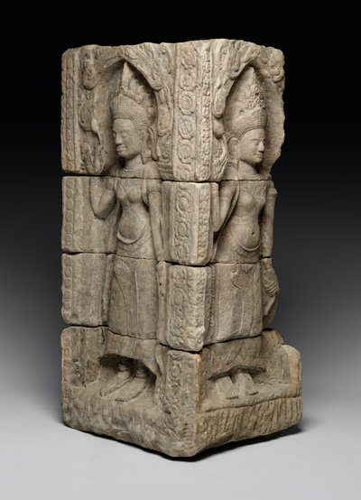 12世紀後半から13世紀初頭にかけてのデヴァターによる角の浮き彫り（砂岩） 作： School Bayon