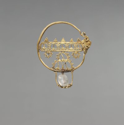 透かし細工の耳飾り ビザンチン時代初期 600-800（ロッククリスタルビーズ付き金製 作： School Byzantine