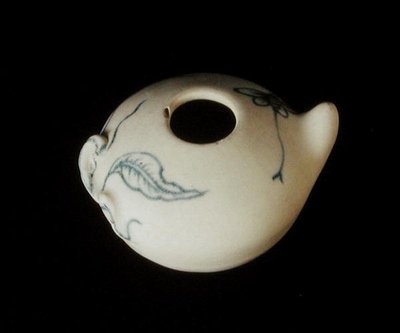 青と白の桃の形をした水鉢（アンナン出土）（磁器 作： School Chinese
