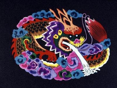 龍が描かれた中国の切り絵と色紙 作： School Chinese