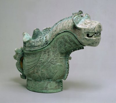 虎とフクロウの装飾が施された、儀式用の「クアン」ワイン注ぐ器、シャン王朝（青銅と緑青の鋳造） 作： School Chinese
