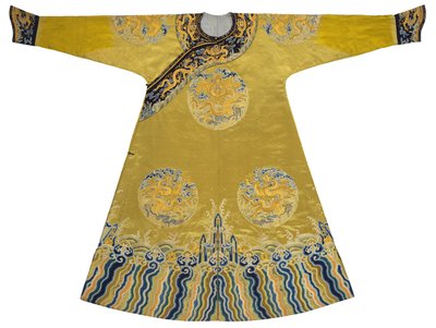 刺繡されたQiuXiangse&39;Dragon&39;Robe、Longpao、18世紀初頭（シルク） 作： School Chinese