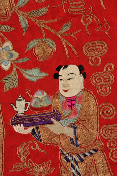 お茶を運ぶ少年を描いた刺繍（テキスタイル）（389561のディテール 作： School Chinese