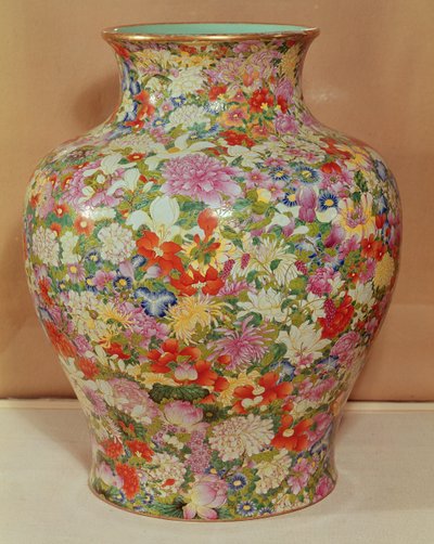 乾隆王朝、千花飾りの粉彩花瓶 作： School Chinese