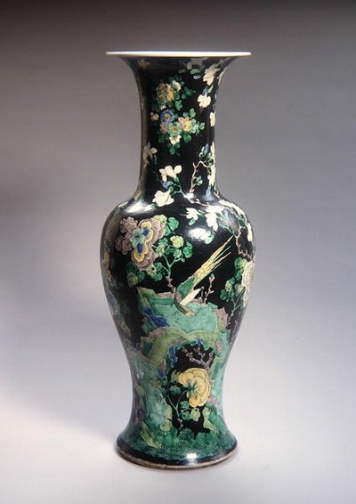 ファミーユ・ノワール様式の大型円錐形花瓶 康熙時代（1662～1722）（磁器）（272192参照） 作： School Chinese