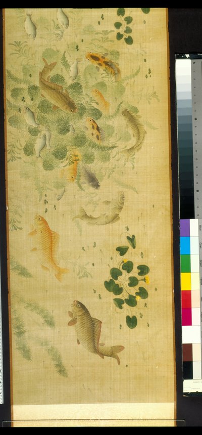 無数の魚と鯉の謁見（シルクに墨と彩色） 作： School Chinese