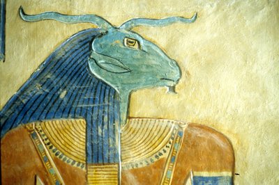 古代エジプト、彫刻／絵画、ラムの頭を持つ冥界の神、アモン・ヒル・ホプシェト墓、テーベ、20世紀（写真） 作： School Egyptian